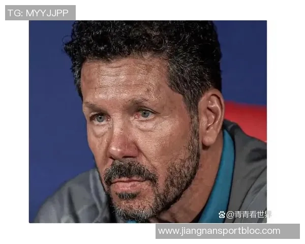 马德里竞技主帅西蒙尼获2025年金足奖传奇荣誉称号