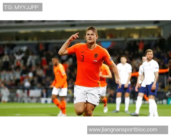 荷兰国家队中后场实力强大德里赫特无缘大名单引发热议 荷兰国家队中后场实力强大德里赫特无缘大名单引发热议