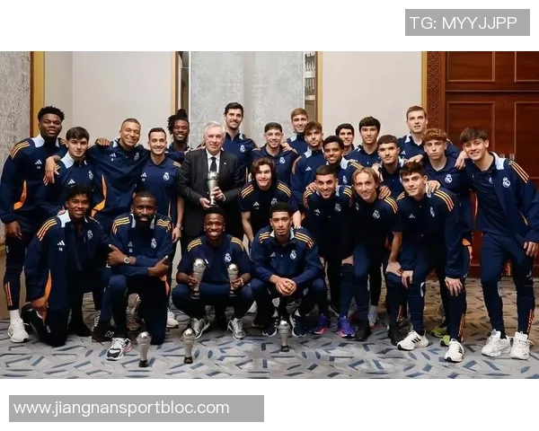 FIFA年度最佳阵容揭晓贝林厄姆亚马尔范戴克入选姆巴佩遗憾落选 FIFA年度最佳阵容揭晓贝林厄姆亚马尔范戴克入选姆巴佩遗憾落选