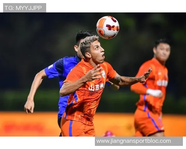 克雷桑身穿巴西9号球衣现场助威激情对决韩国队