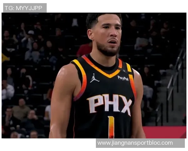 布克末节发力砍下25分助球队逆转胜利展现超强个人能力