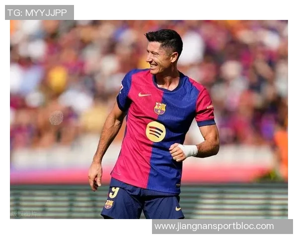 莱万静待巴萨未来决定将影响下赛季职业规划