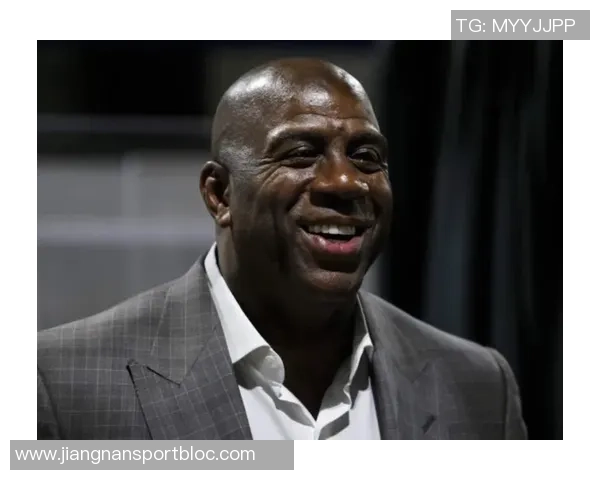 阿德巴约盛赞爱德华兹具备掌控比赛节奏的能力与影响力